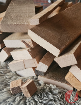 Džiovintos uosio malkutės dėžėje (20 L)